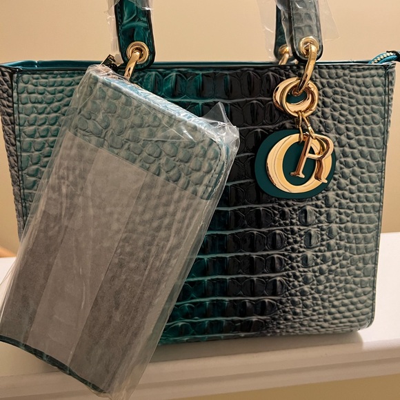 Turquoise Purse - Picture 3 of 3